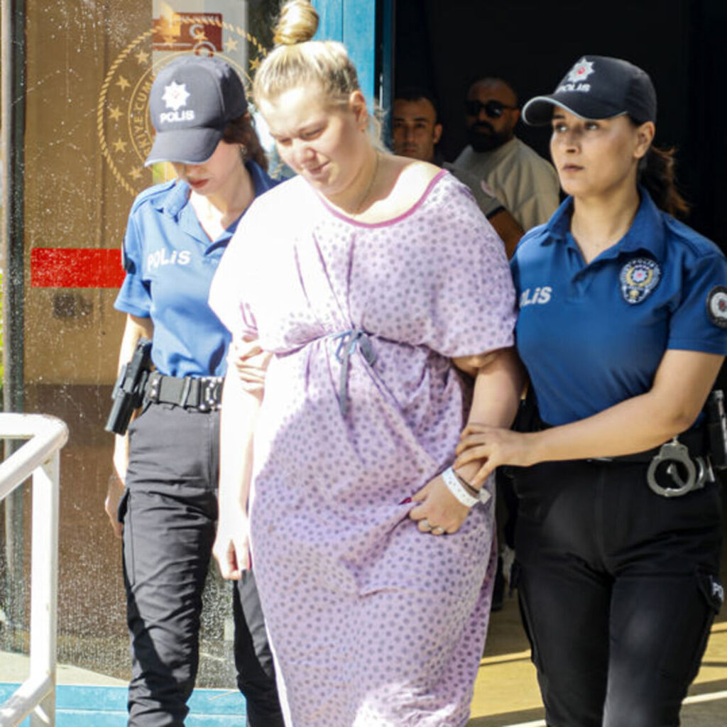 Yeni doğan bebeğini klozete bırakan anneden şaşırtan istek!