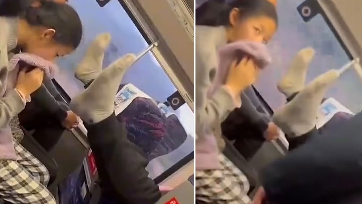 ‘Yok artık’ dedirten hadsizlik: Ayaklarını diğer yolcunun yüzüne dayadı