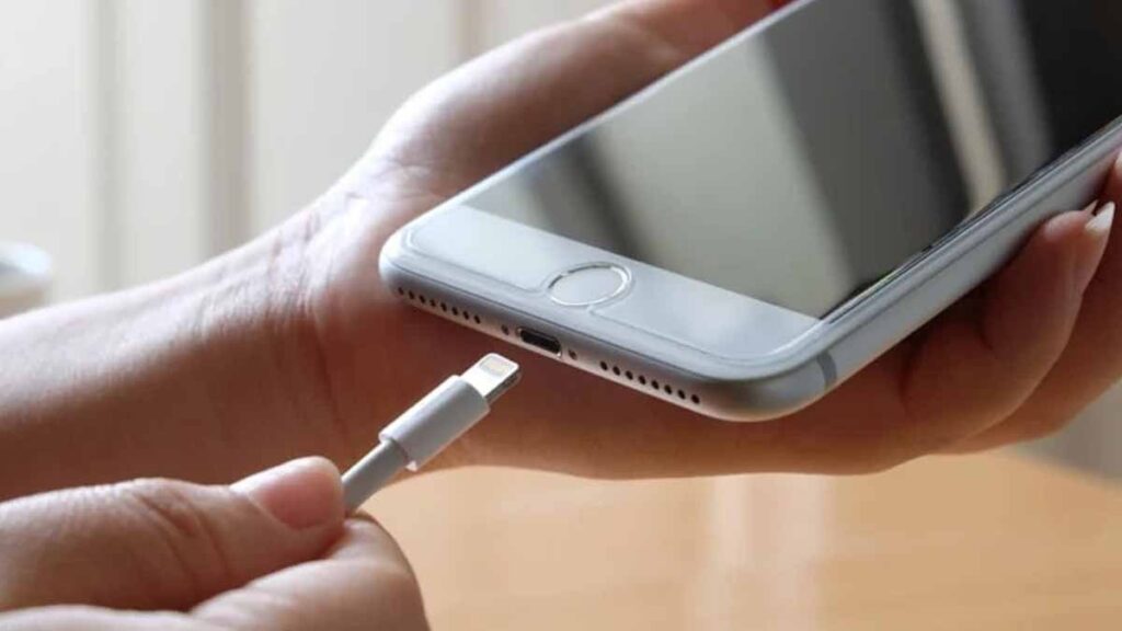 iPhone pilini saatler için tüketen hata: Her şey 13 Şubat’ta başladı!