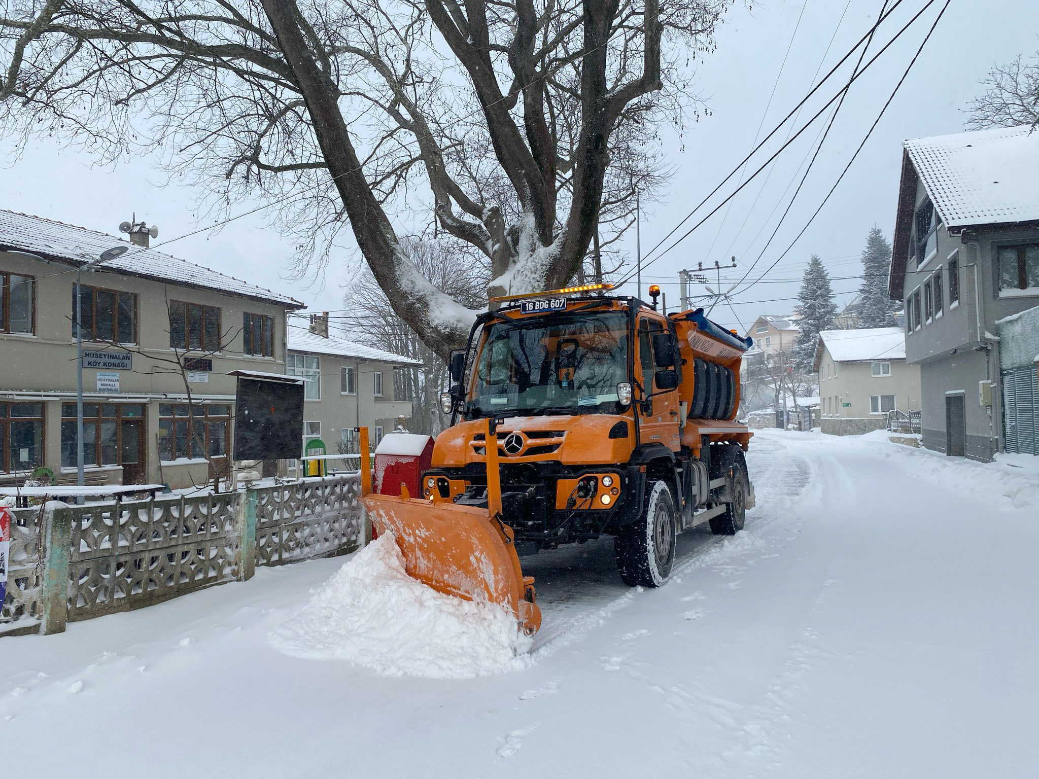 Osmangazi’de Karla Kapanan Yollara Anında Müdahale