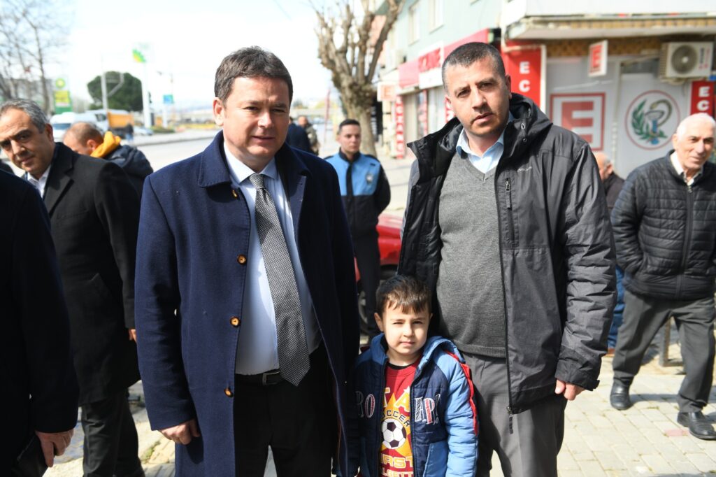 Başkan Aydın ilçeyi mahalle mahalle geziyor