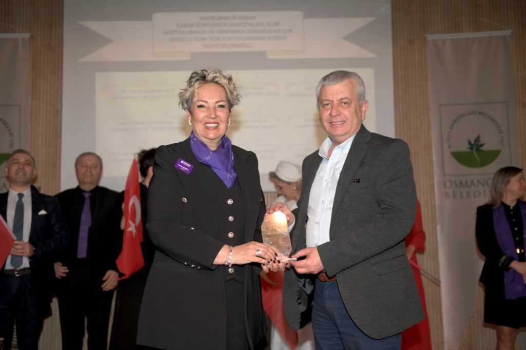 Kahraman hekimlerin hayatını meslektaşları teatral oyunla anlattı