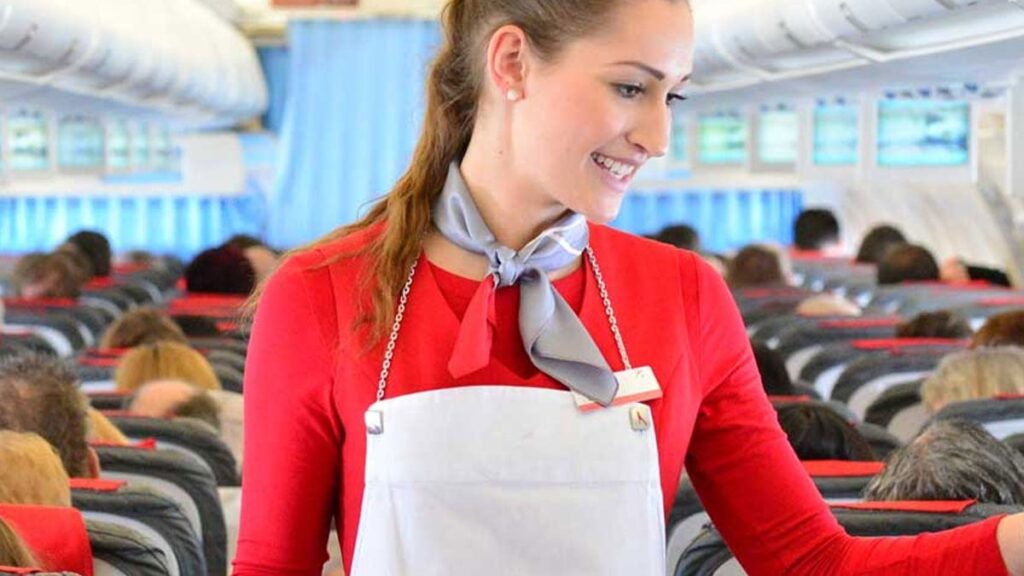 Hosteslerin güler yüzünün asıl nedeni bambaşka: Duyunca şaşıracaksınız