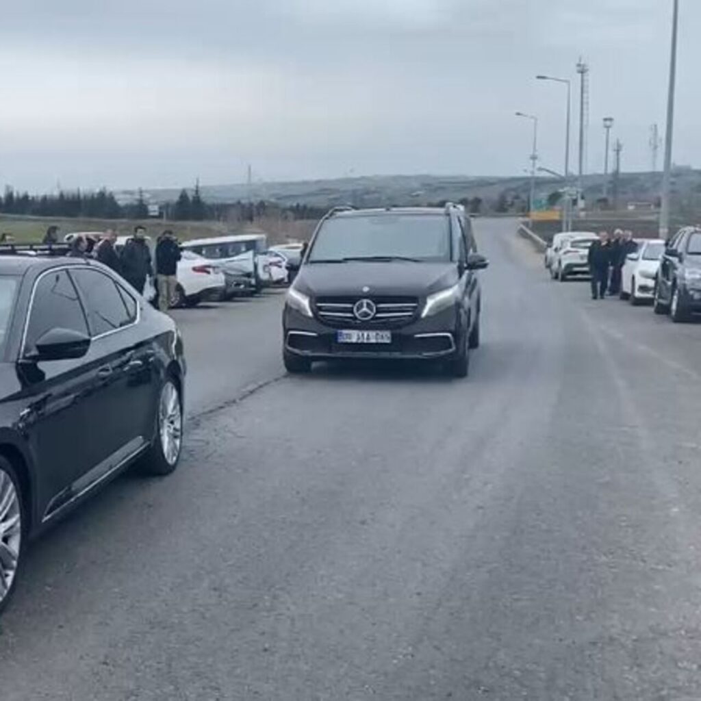 Özel’den İmamoğlu’na ziyaret