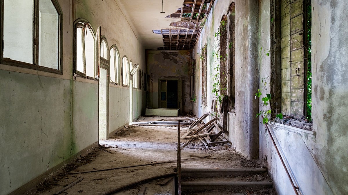 Terk edilmiş bankayı keşfetti: Geride ne kaldığına inanamadı