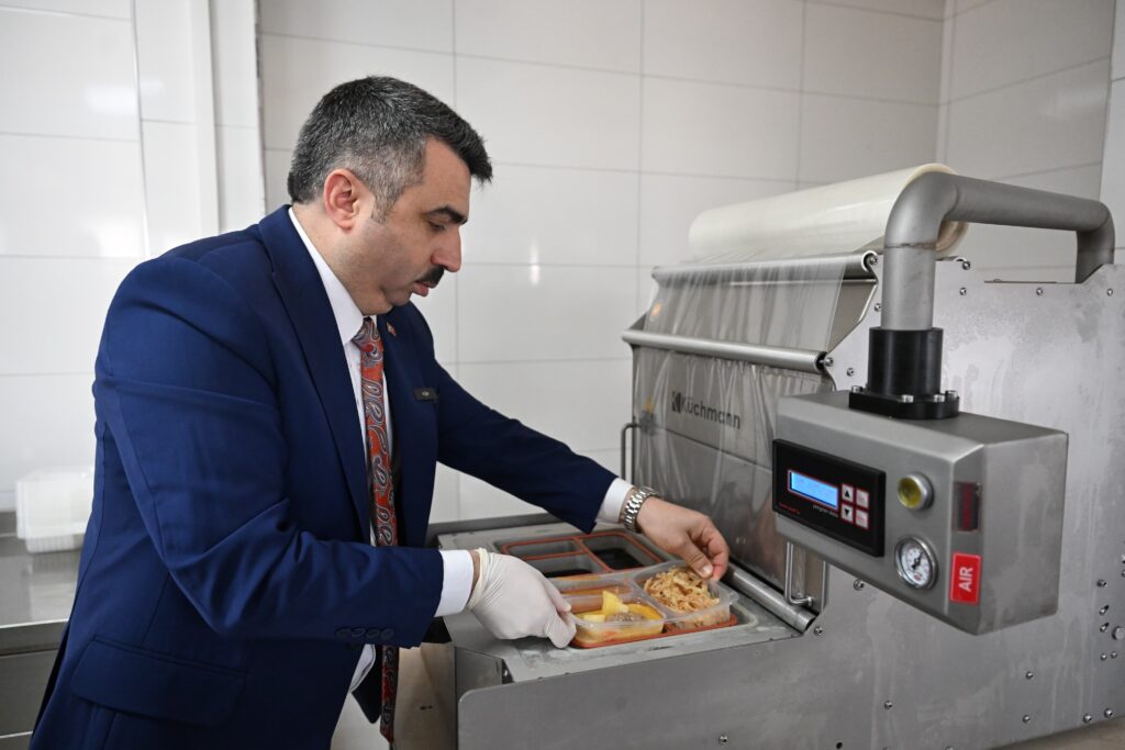 Yıldırım’da gönüller de sofralar da bir