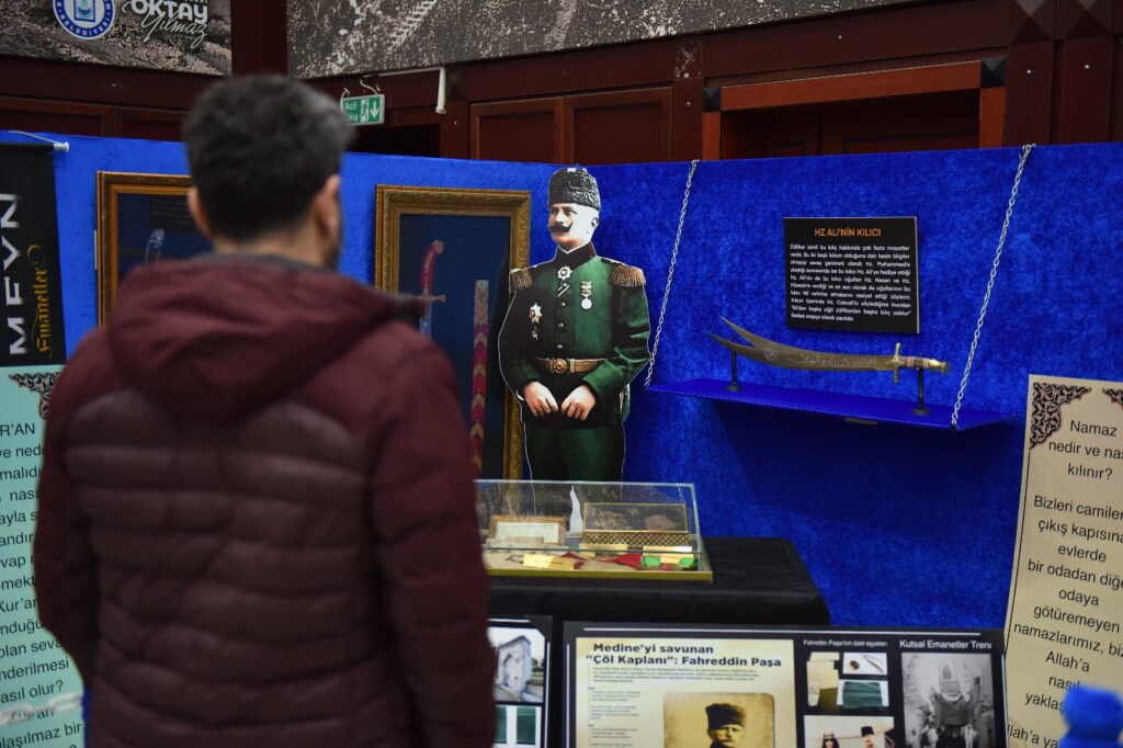 Mukaddes emanetler sergisi Yıldırım’da