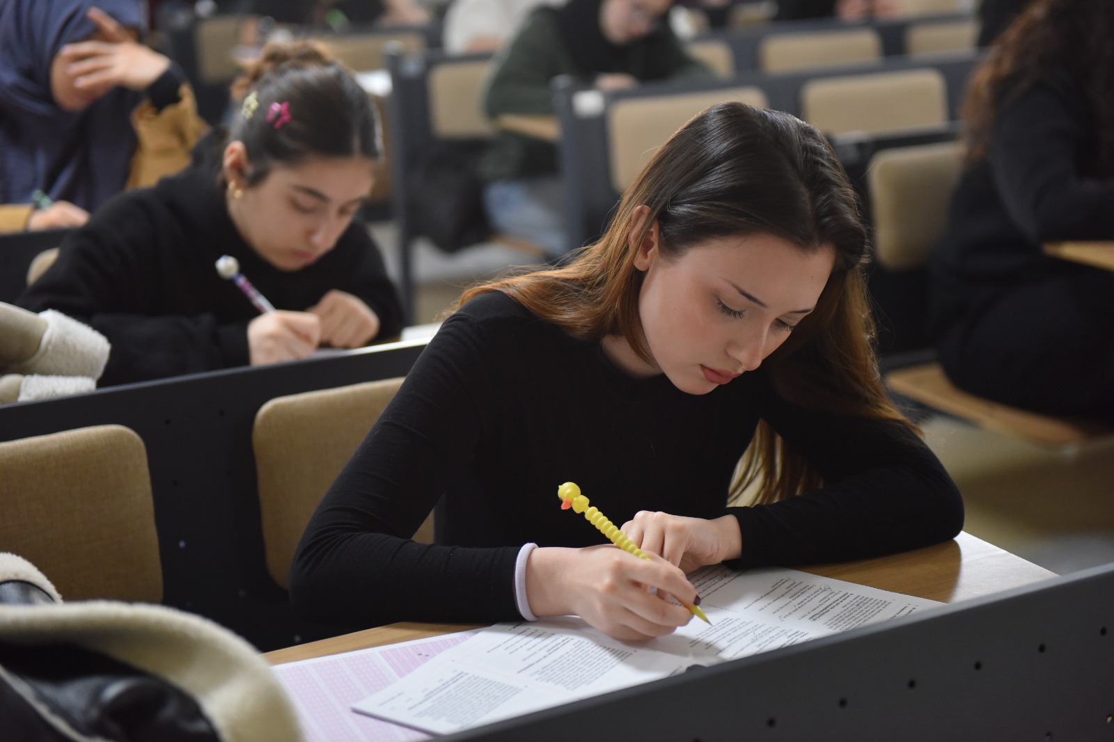 ÜNİVERSİTE ADAYLARINA SINAV PROVASI