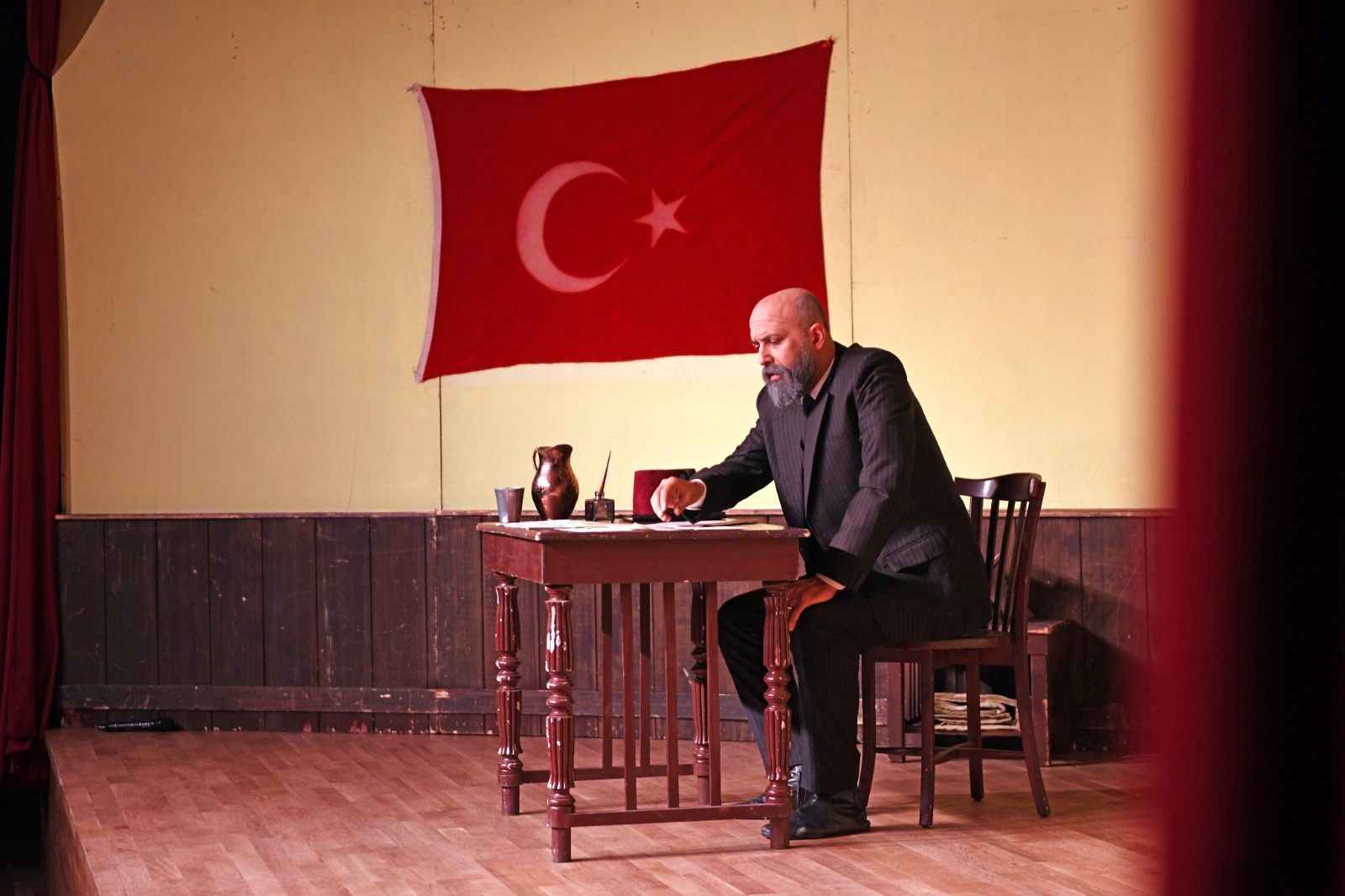 Mehmet Akif Ersoy’un Hayatı Tiyatro Sahnesinde