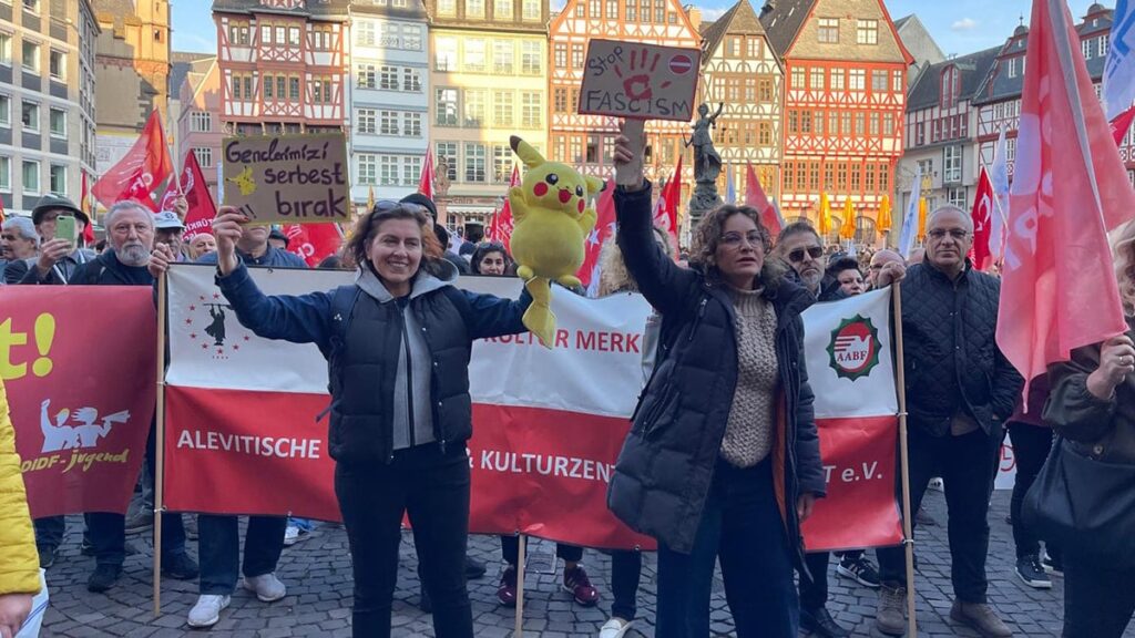 Almanya’da İmamoğlu’na destek eylemleri sürdü