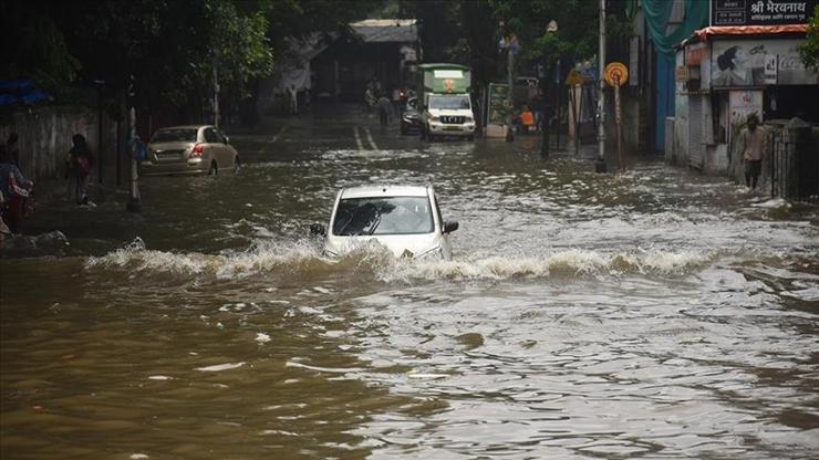 Hindistan ve Nepal’de şiddetli yağışlar cal aldı! Ölü sayısı 100’ü aştı…