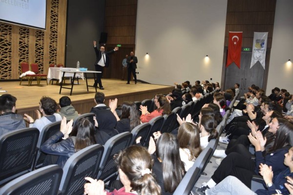 Karacabey Belediyesi’nden LGS ve YKS öğrencilerine özel motivasyon
