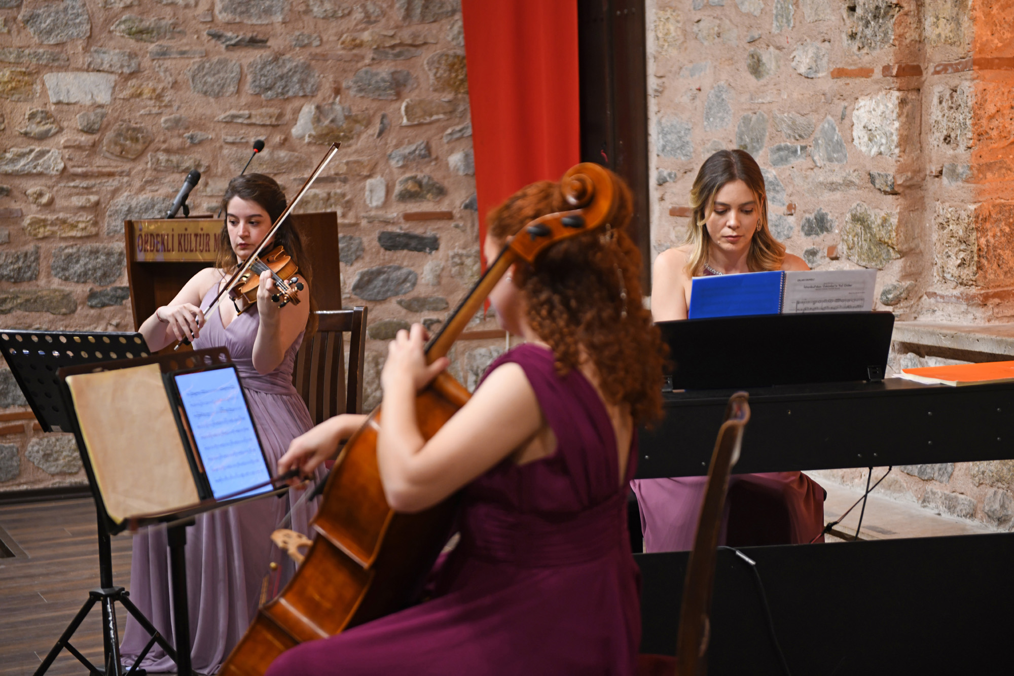 Sanatseverler klasik müziğin büyüsüne kapıldı