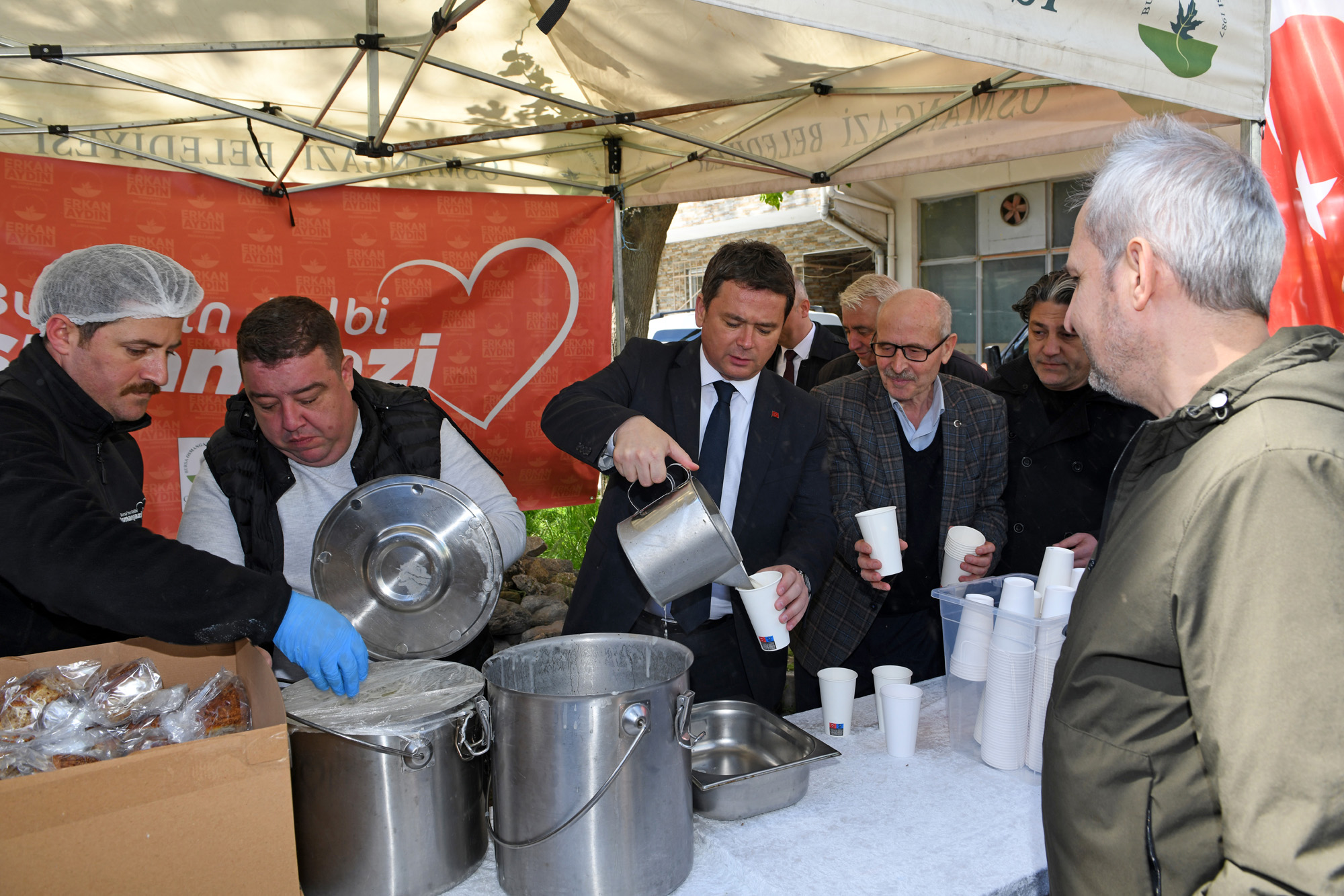 Başkan Aydın’dan vatandaşlara çorba ikramı