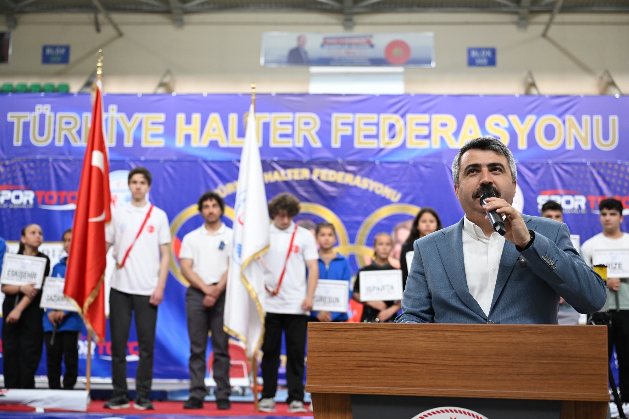 Naim Süleymanoğlu spor kompleksi’nde halter rüzgarı
