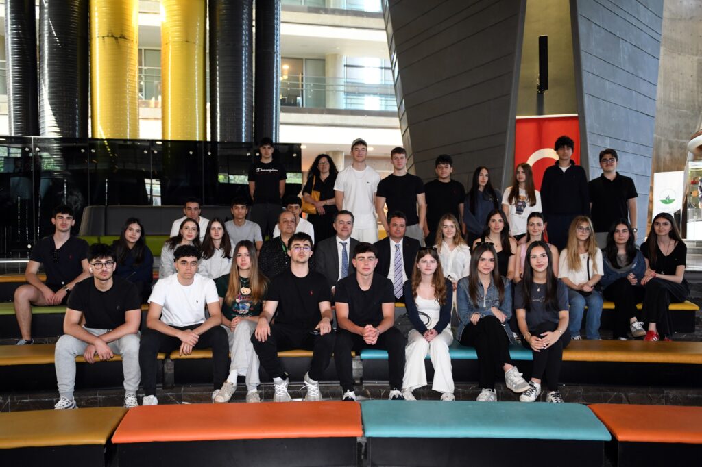 -Başkan Aydın örnek liselilerle Osmangazi’de bir araya geldi