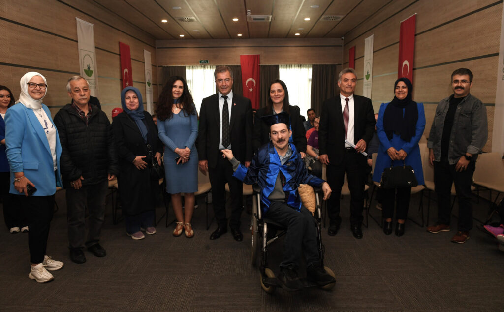 Okuma aşkı engel tanımadı