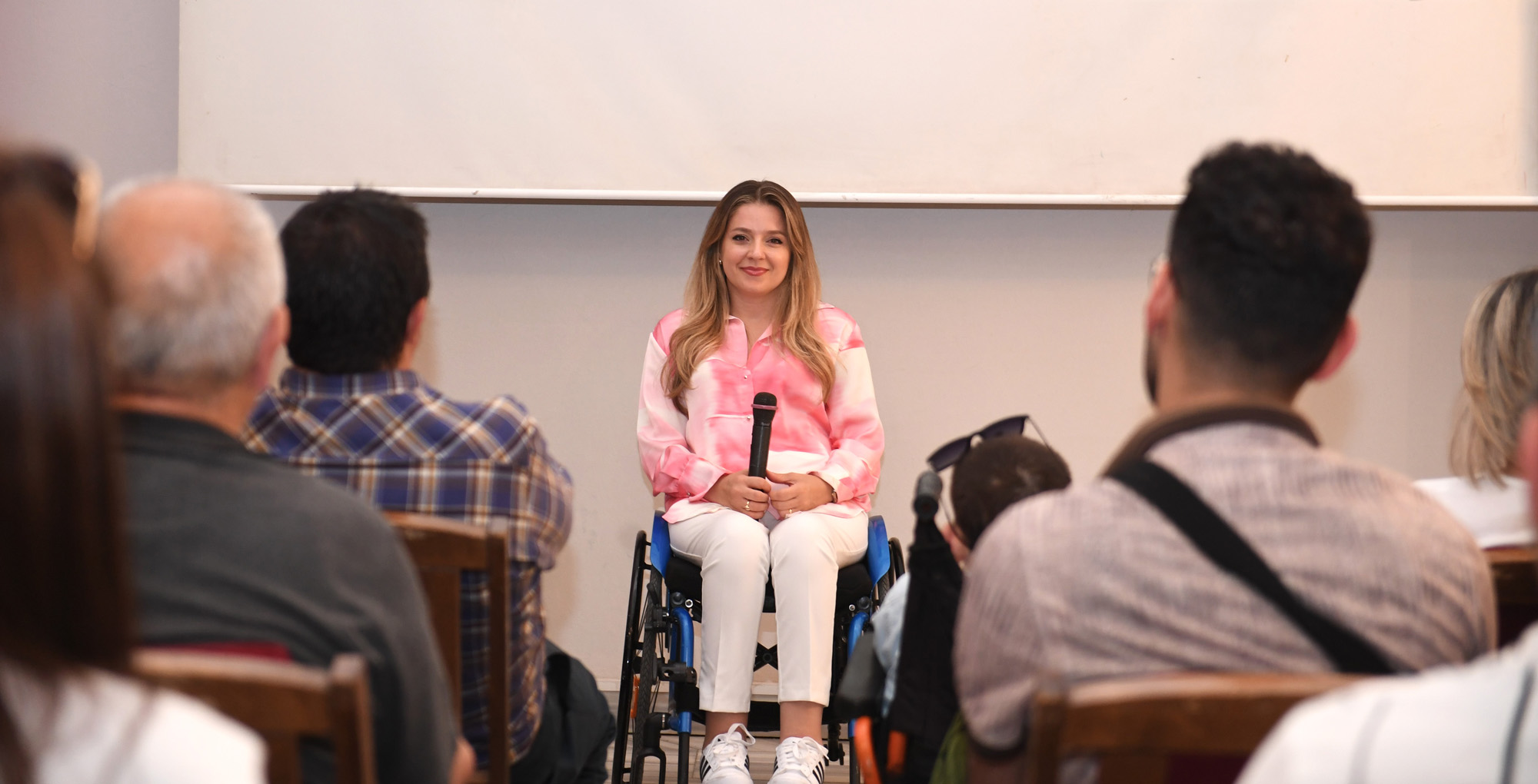 Dünyanın ilk ve tek engelli kadın ralli pilotu engellilere umut oluyor