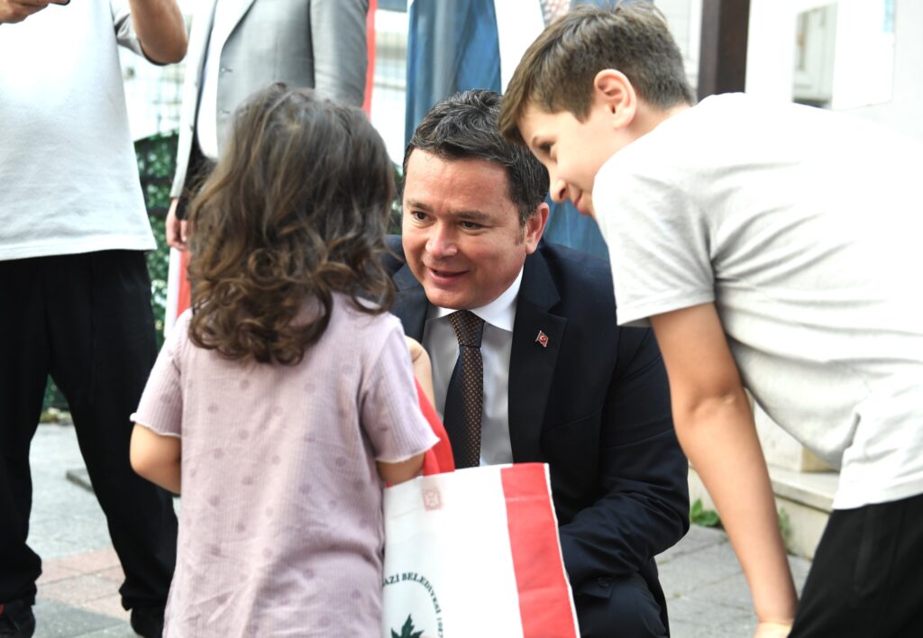 Başkan Aydın Kemerçeşme mahalle sakinleriyle kahvaltıda buluştu