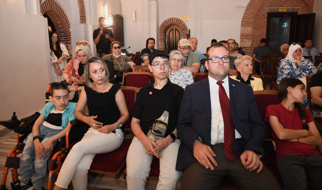 Engelliler bireyler haklarını Osmangazi’de öğrendi