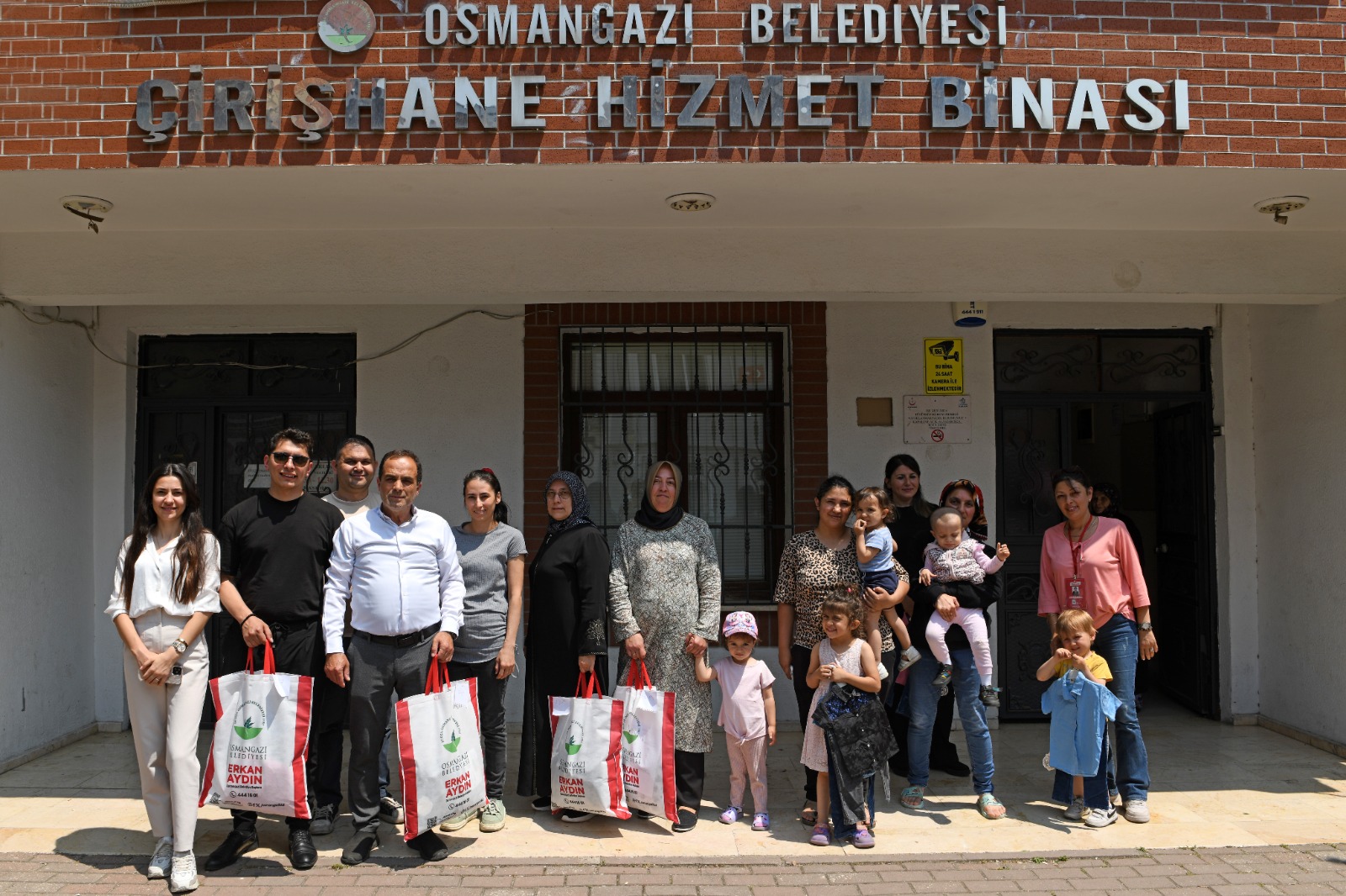 Çocukların bayramlıkları Osmangazi Belediyesi’nden