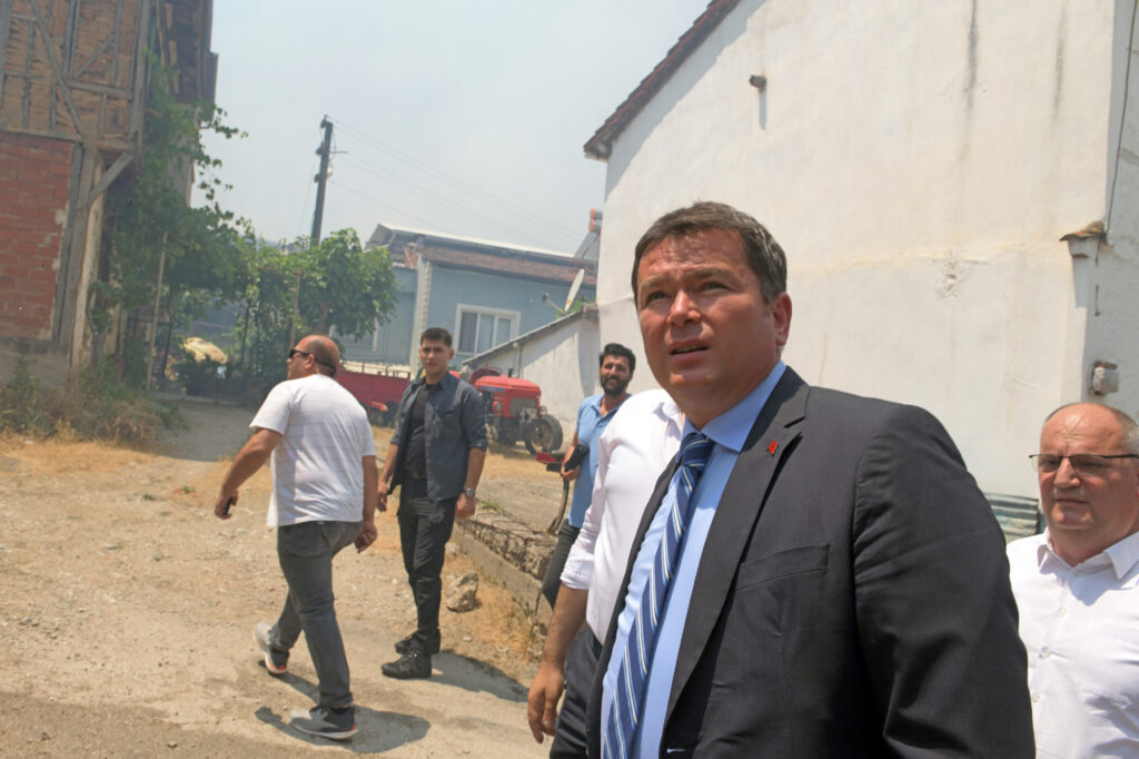 Başkan Aydın İsmetiye’deki yangın bölgesinde