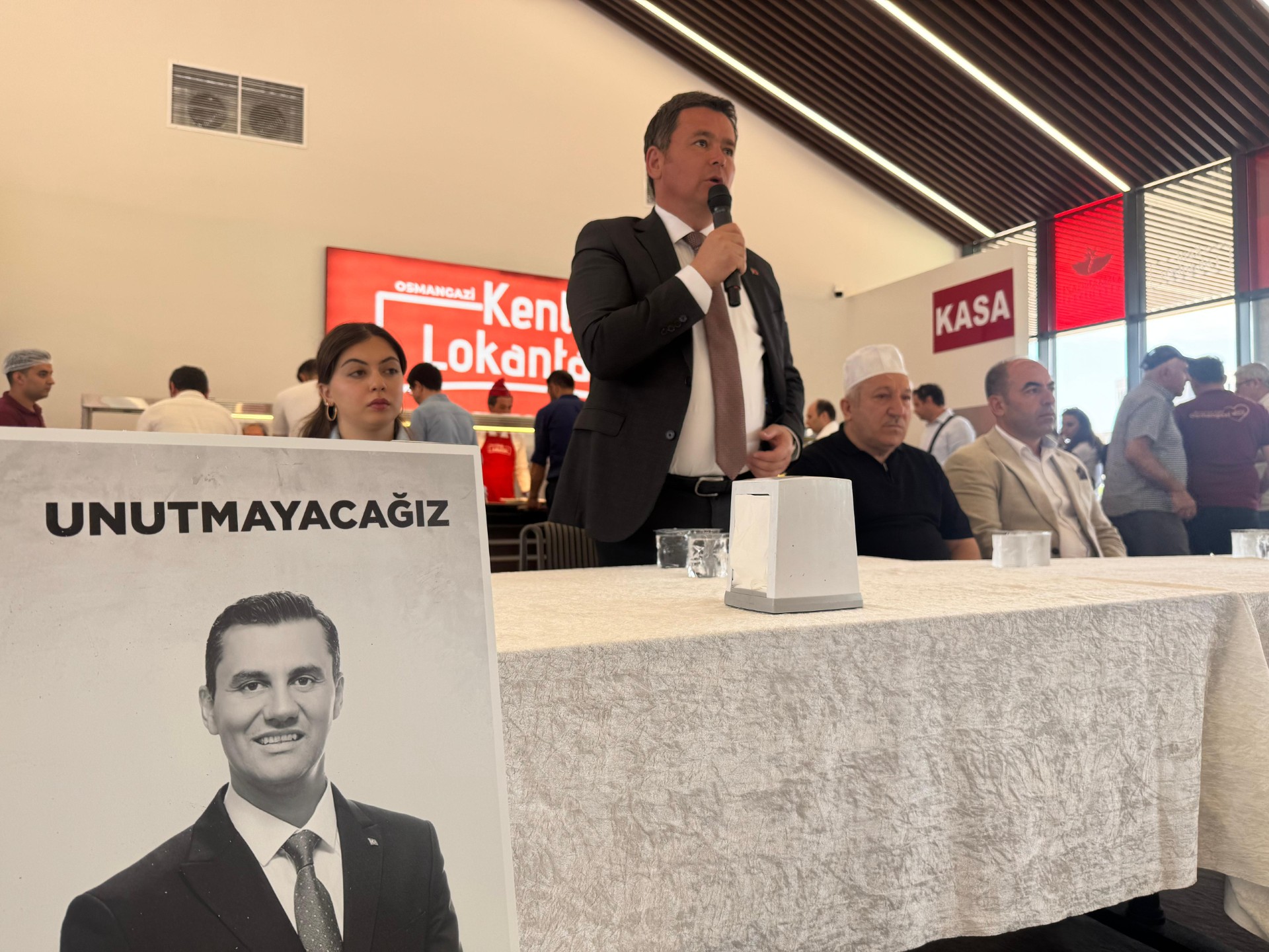 Osmangazi Belediyesi’nden Ferdi Zeyrek anısına yemek ikramı