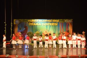 Yıldırımlı Miniklerin Mezuniyet Sevinci