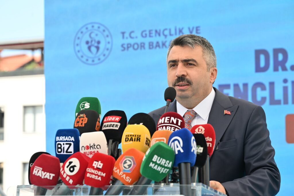 Bursa’da Dr. Sadık Ahmet Gençlik Ve Spor Merkezi Açıldı