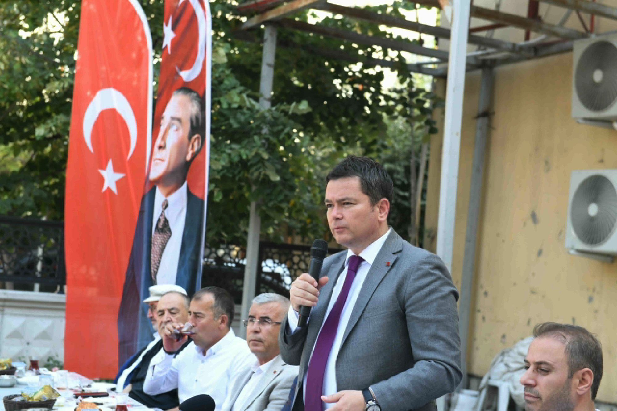 Başkan Aydın halkın dertlerini dinleyerek çözümler üretiyor