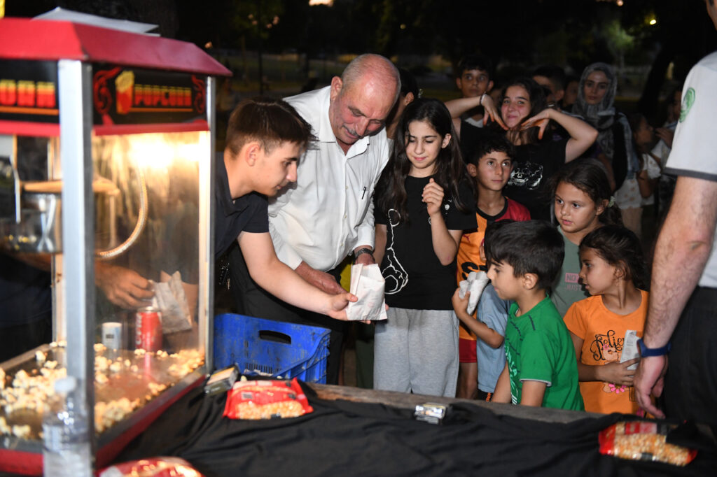 Osmangazi’de açık hava sinema keyfi devam ediyor