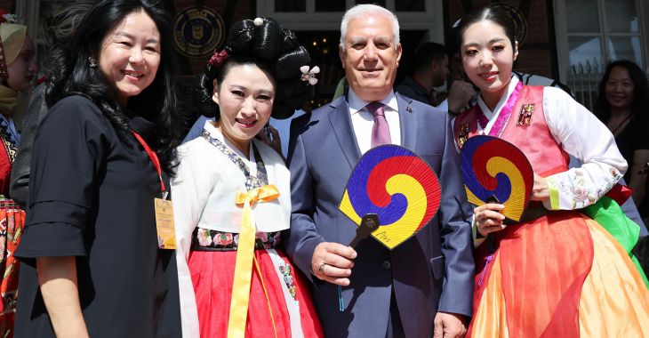 Altın Karagöz dans ekiplerinden Başkan Bozbey’e ziyaret