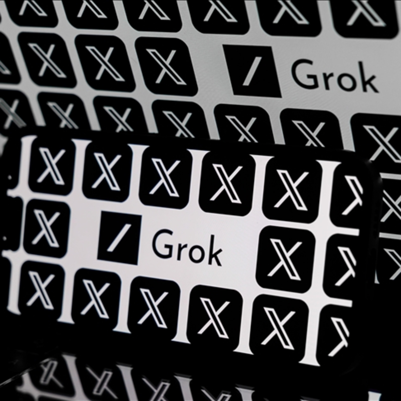 Grok özür diledi ama yine küfür ediyor