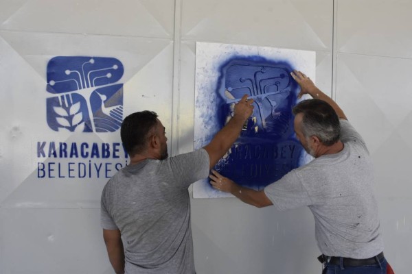 Karacabey Belediyesi Destek Hizmetleri Müdürlüğü çalışıyor