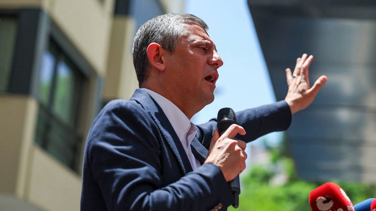 Özgür Özel’den Hakan Fidan’a sert çıkış: Pabucumun atanmışı