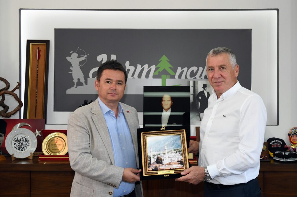 Başkan Erkan Aydın dağ yöresine çıkartma yaptı