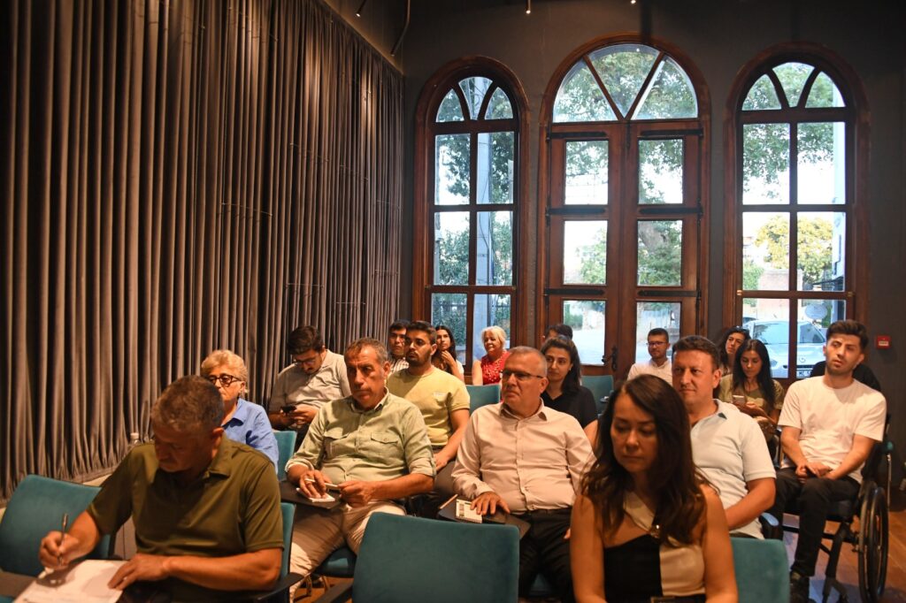 Dünya çapında başarı elde etmiş girişimciler tecrübelerini gençlerle paylaşıyor