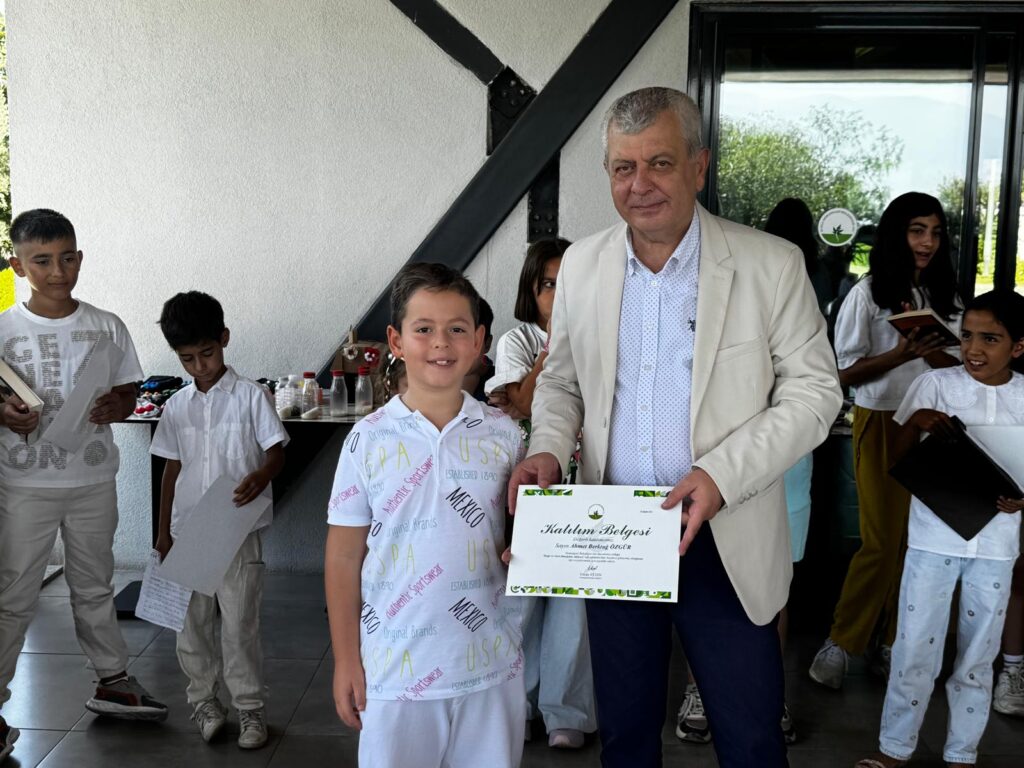 Osmangazi Belediyesi’nin atölyelerinde eğitim alan öğrenciler yeteneklerini sergiledi