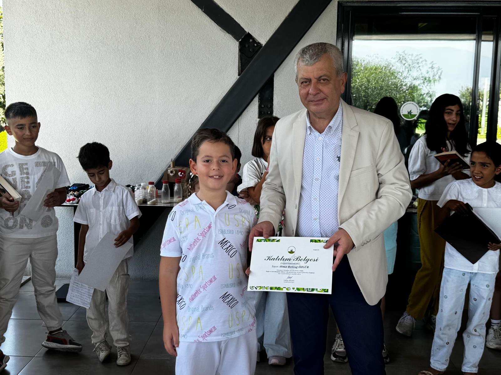 Osmangazi Belediyesi’nin atölyelerinde eğitim alan öğrenciler yeteneklerini sergiledi