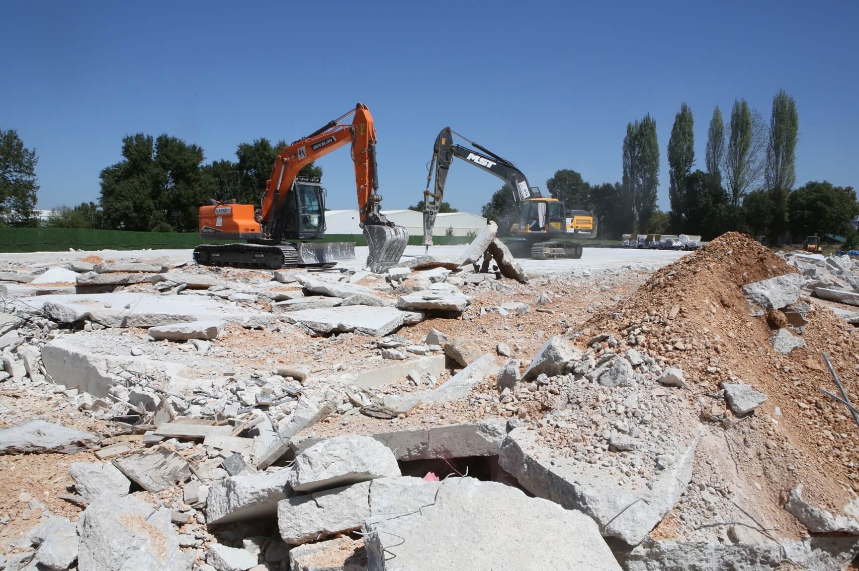 Alaaddinbey’de kaçak yapılara temelden müdahale