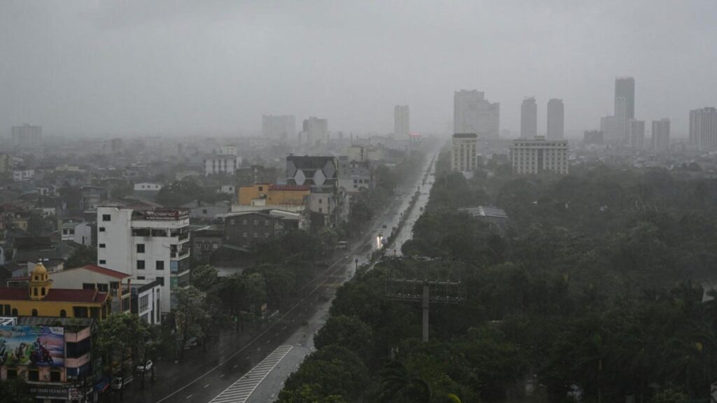 Alarmlar çaldı, denizler taştı: Yarım milyon insan bir günde yer değiştirdi