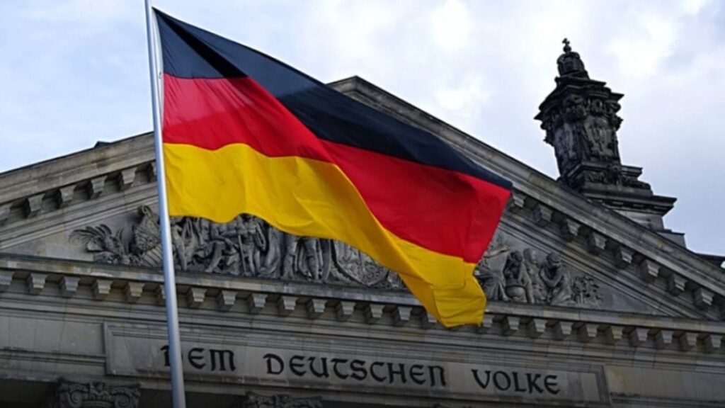 Almanya bayrağını değiştirmeyi tartışıyor