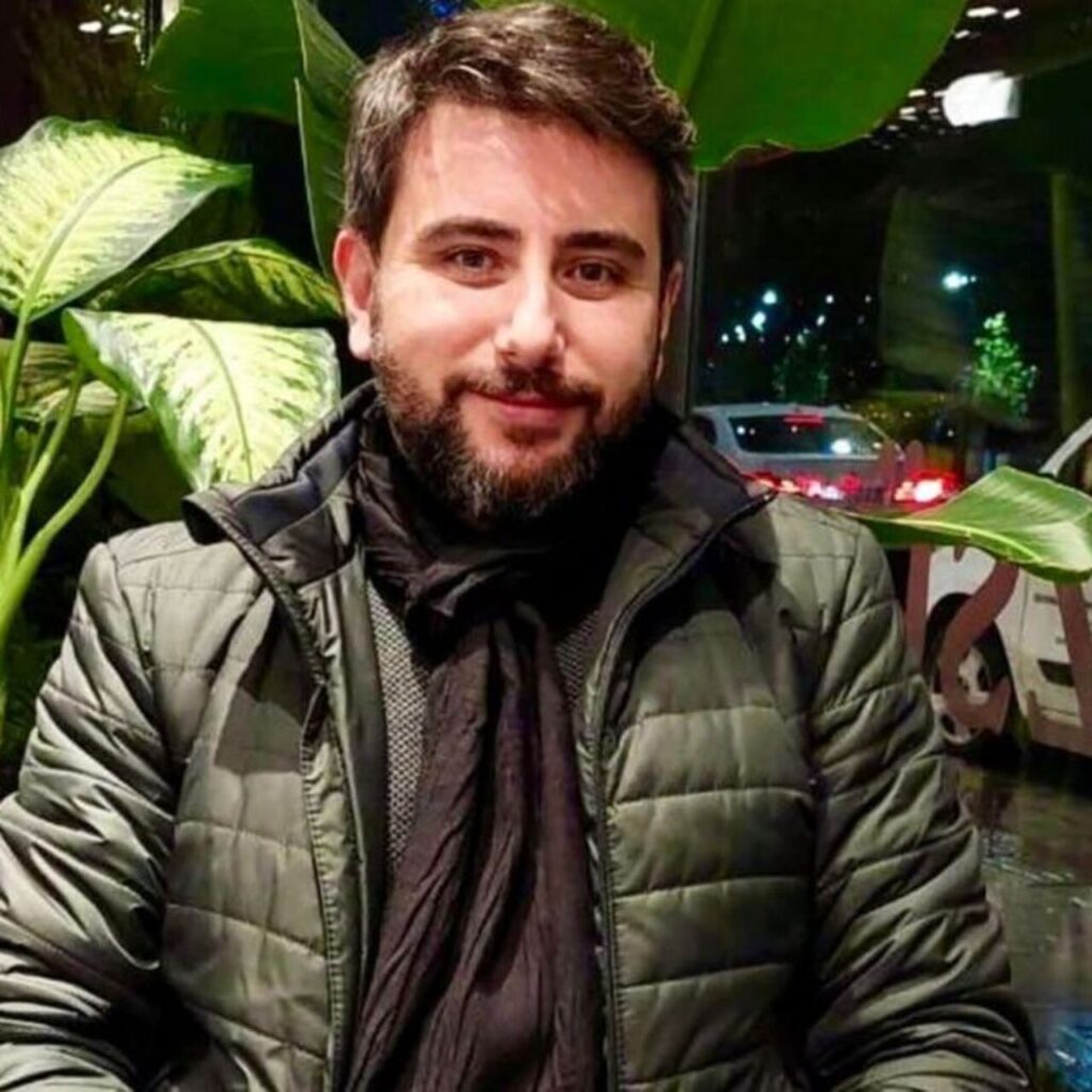 Avukatın elinde taşıdığı paket patladı!