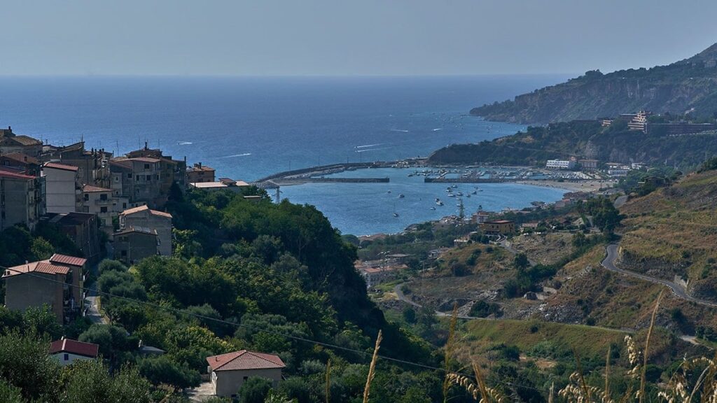 Aynı yemeği yiyen 60’tan fazla turist hastanelik oldu