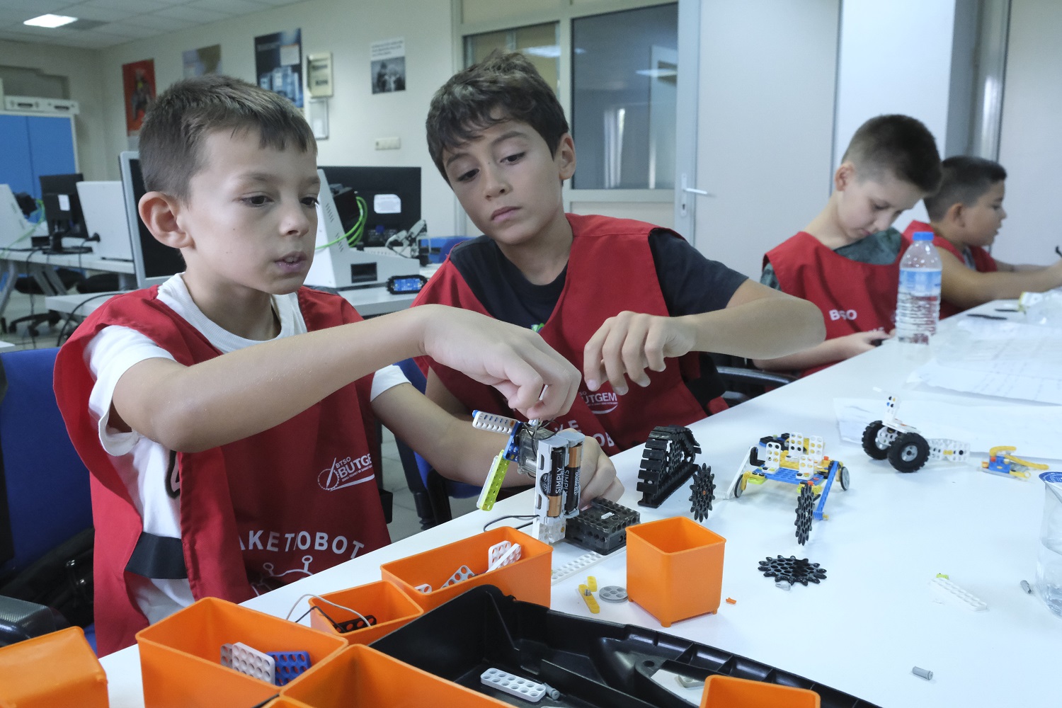 Geleceğin Tasarımcıları BUTGEM Yaz Kurslarında Yeteneklerini Keşfetti