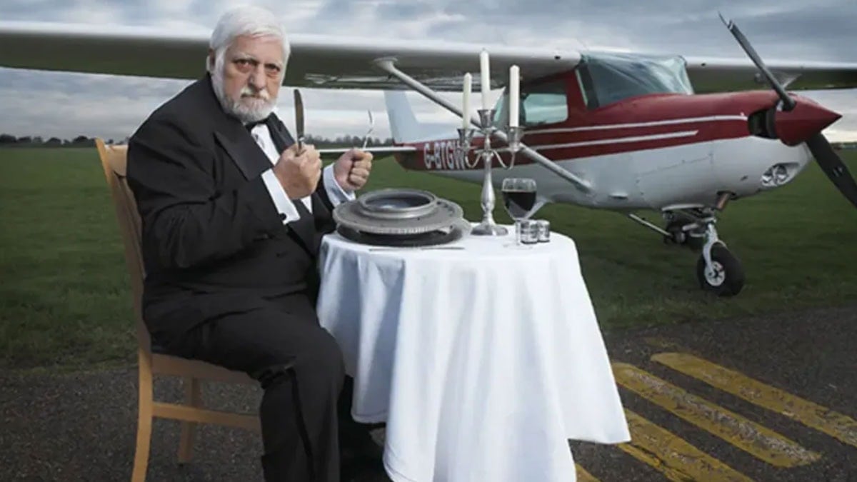 Bisiklet, uçak ve cam yiyen adam: Dünyanın en ilginç midesi