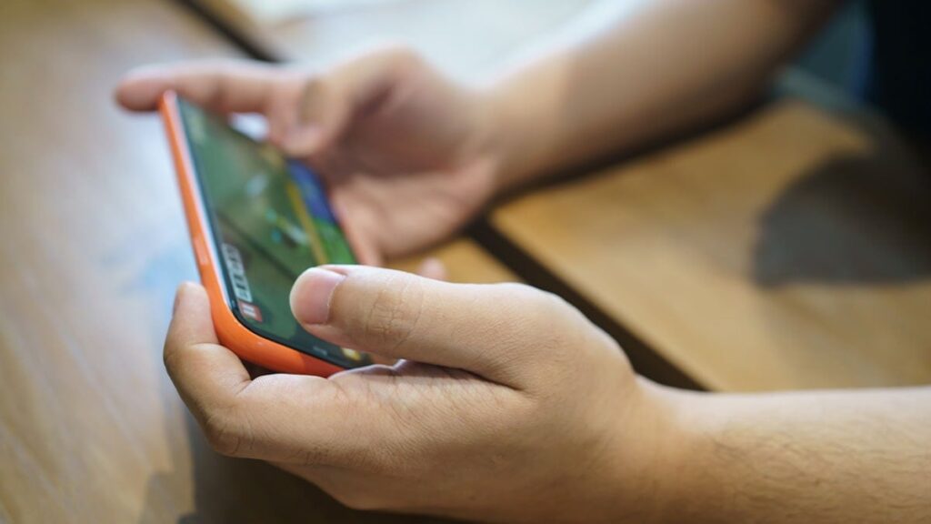 Bu oyunu oynayanın telefonu paramparça oluyor