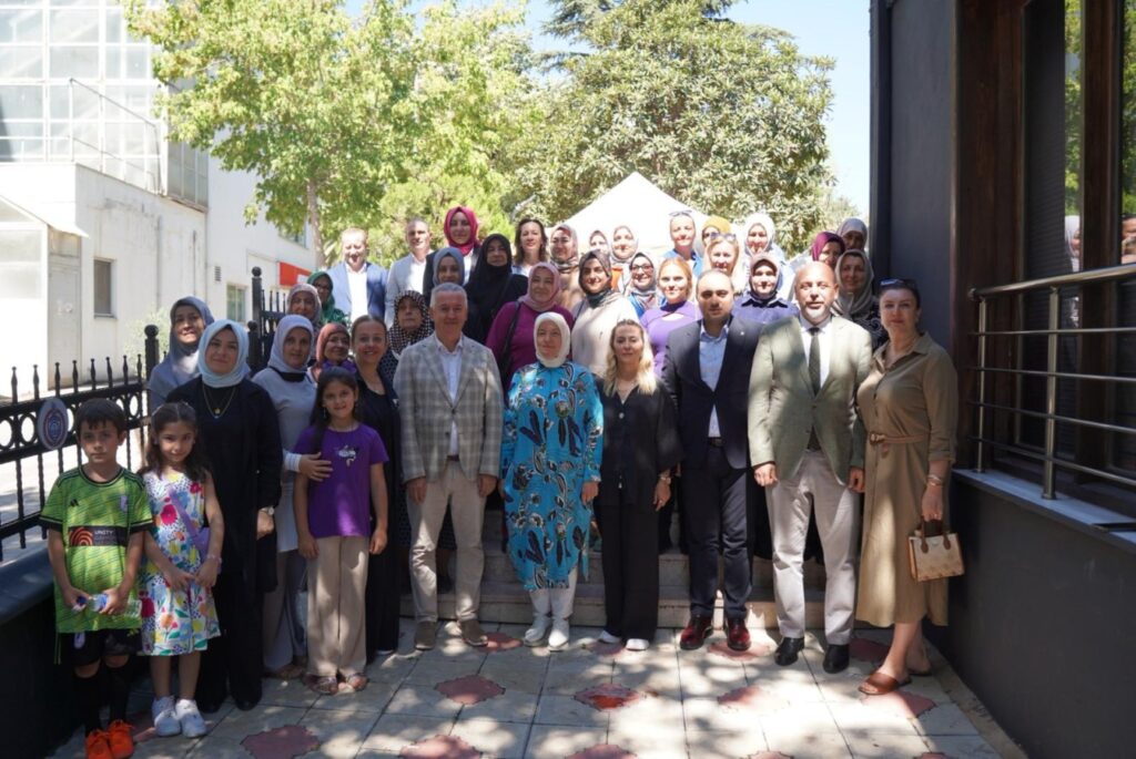 Bursa Milletvekili Emine Yavuz Gözgeç Hanımlar Lokalinde Teşkilatla Buluştu