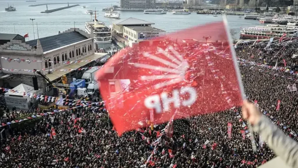 CHP Uşak’ta çifte istifa!