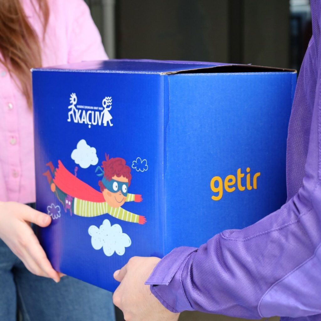 Getir’den KAÇUV Umutlu Kutular’a destek